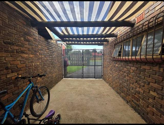 3 BEDROOM TOWNHOUSE FOR SALE IN BIRCHLEIGH